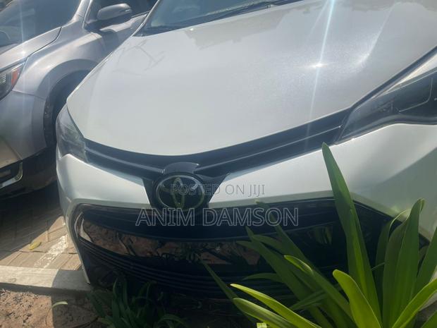 Toyota Corolla LE ECO 4dr Sedan (1.8L 4cyl CVT) 2017 White