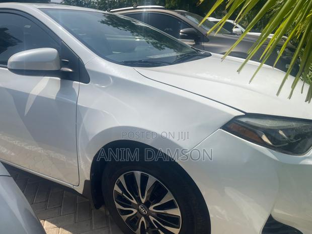 Toyota Corolla LE ECO 4dr Sedan (1.8L 4cyl CVT) 2017 White