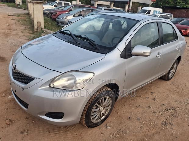 Toyota Belta 2010 Silver