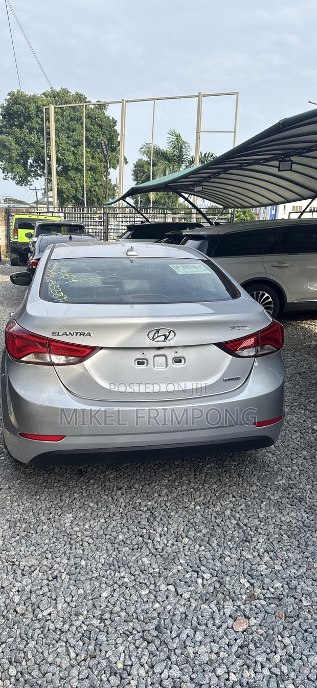 Hyundai Elantra Limited 4dr Sedan (1.8L 4cyl 6A) 2015 Silver