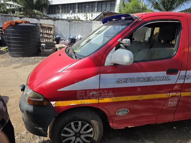 Toyota HiAce 2008 Red