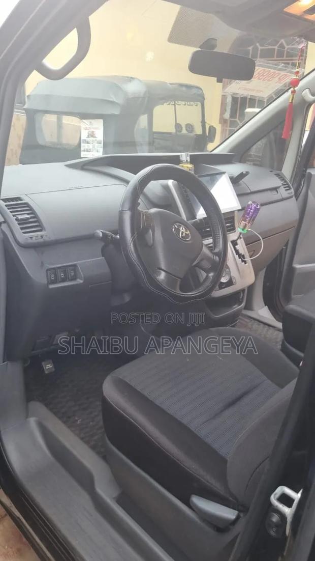 Toyota Voxy 2010 Black