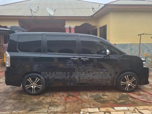 Toyota Voxy 2010 Black