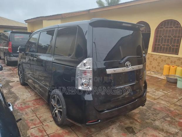 Toyota Voxy 2010 Black