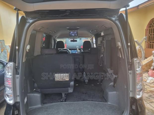 Toyota Voxy 2010 Black