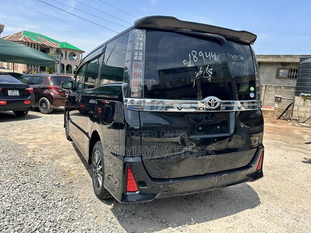 Toyota Voxy SV Premium 2014 Black