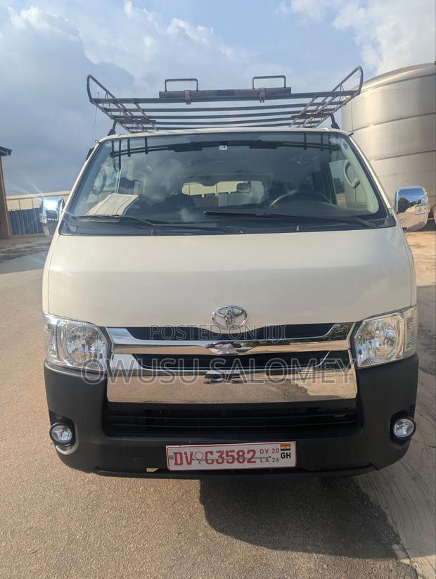 Toyota HiAce 2010 White