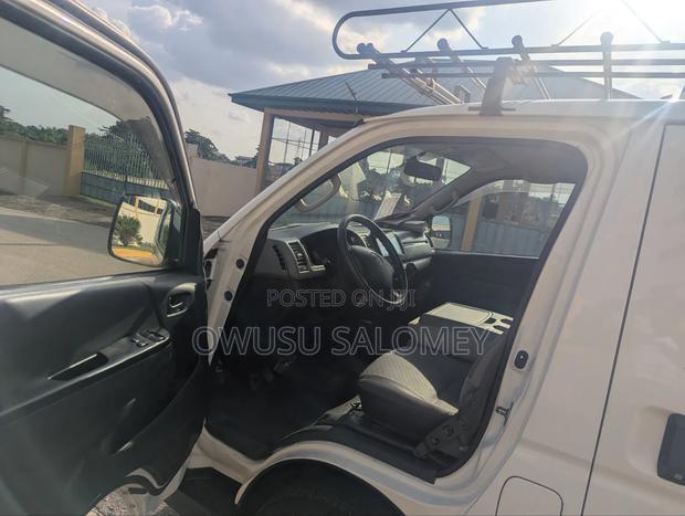 Toyota HiAce 2010 White