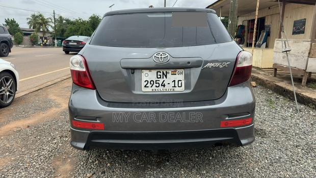 Toyota Matrix Hatchback FWD (1.8L 4cyl 5M) 2010 Gray