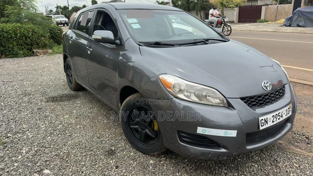 Toyota Matrix Hatchback FWD (1.8L 4cyl 5M) 2010 Gray