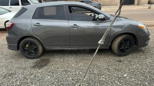 Toyota Matrix Hatchback FWD (1.8L 4cyl 5M) 2010 Gray