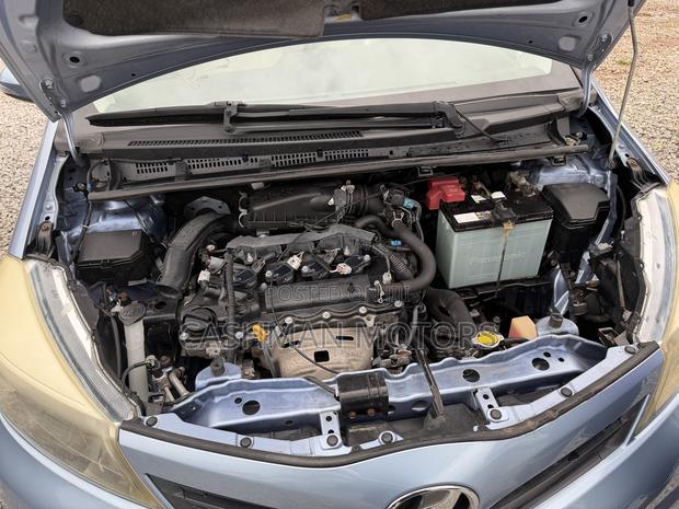 Toyota Vitz 1.3 AWD 5dr 2012 Blue