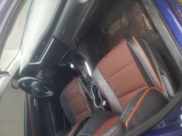 Toyota Corolla SE (1.8L 4cyl 2A) 2019 Blue