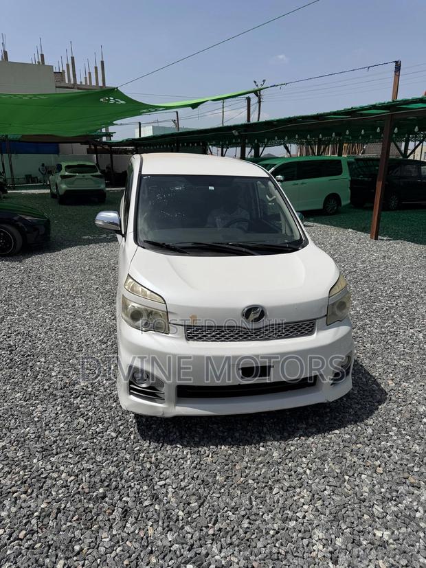 Toyota Voxy 2012 White