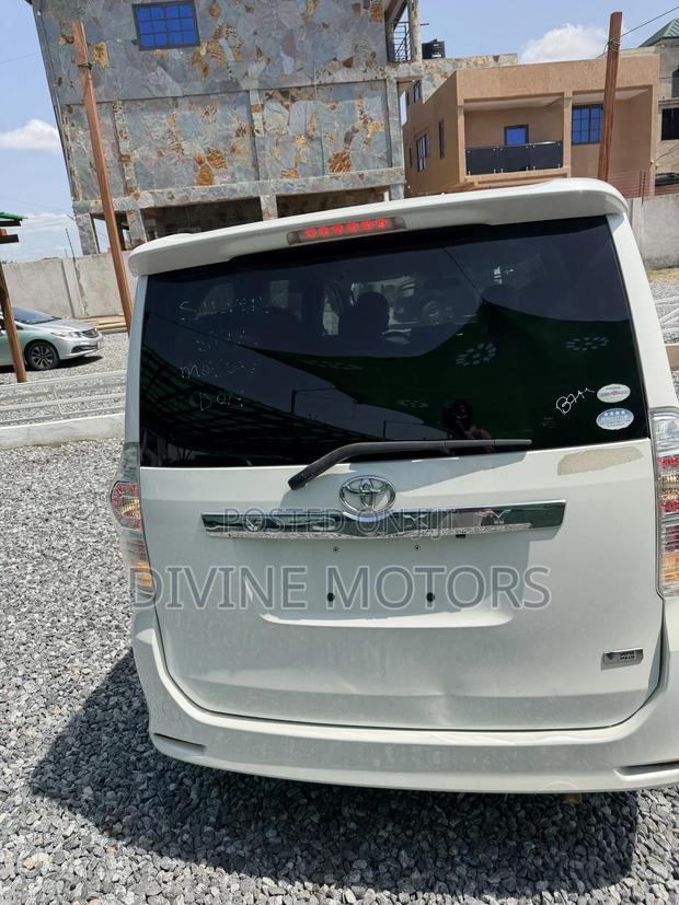 Toyota Voxy 2012 White