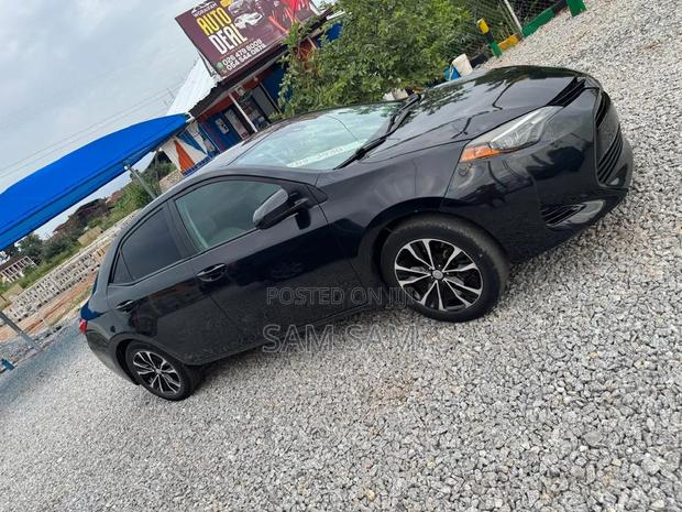 Toyota Corolla 2018 Black