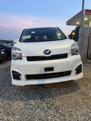 Toyota Voxy 2013 White for sale