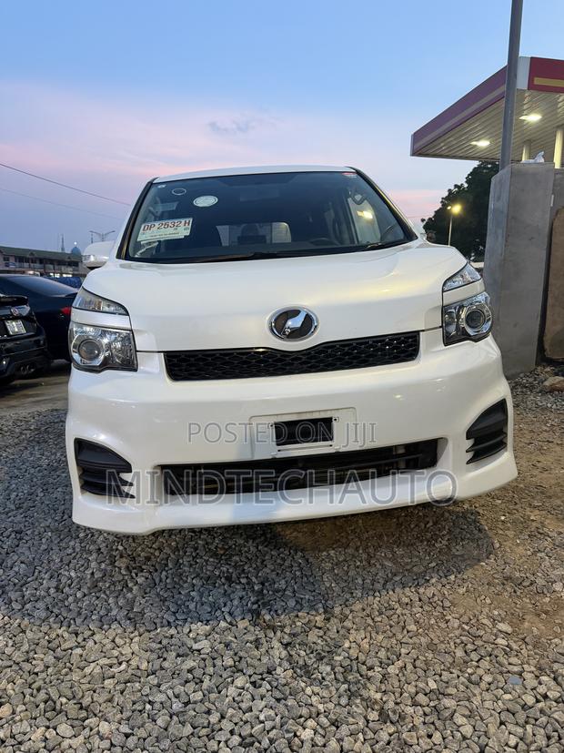 Toyota Voxy 2013 White