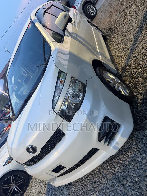 Toyota Voxy 2013 White