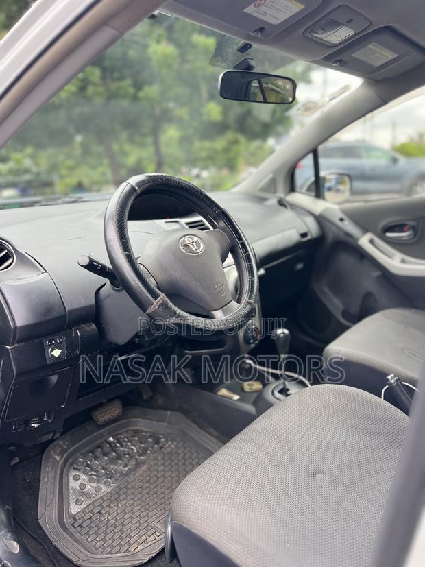 Toyota Vitz 1.3 AWD 5dr 2010 Silver