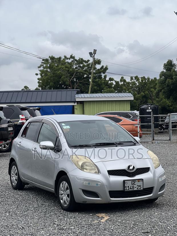 Toyota Vitz 1.3 AWD 5dr 2010 Silver