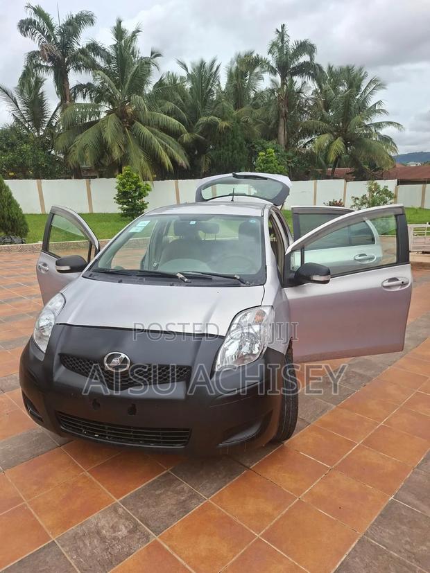 Toyota Vitz 1.0 FWD 3dr 2010 Silver