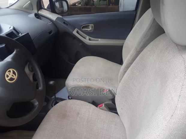 Toyota Yaris 2010 Gray