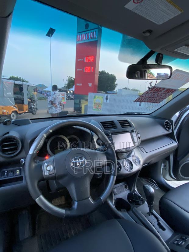 Toyota RAV4 2.5 Limited 2012 White