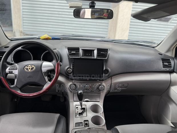 Toyota Highlander Base 2010 Gray