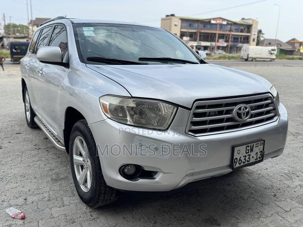Toyota Highlander Base 2010 Gray