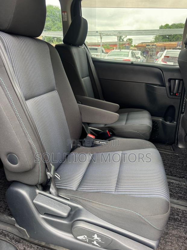 Toyota Voxy SV Premium 2014 Black