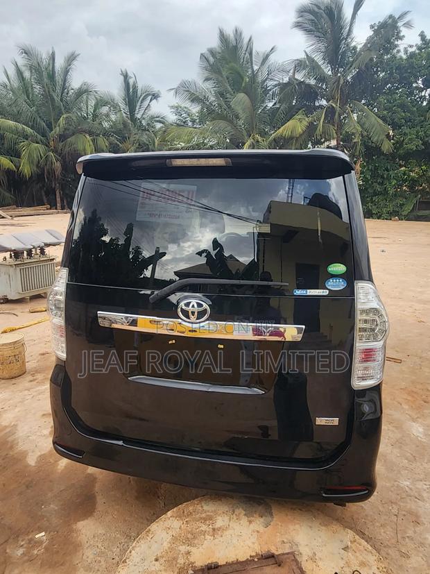 Toyota Voxy 2009 Black