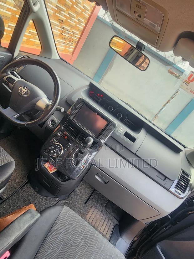 Toyota Voxy 2009 Black