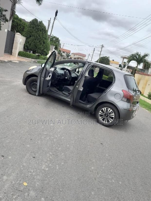 Toyota Vitz 2010 Gray