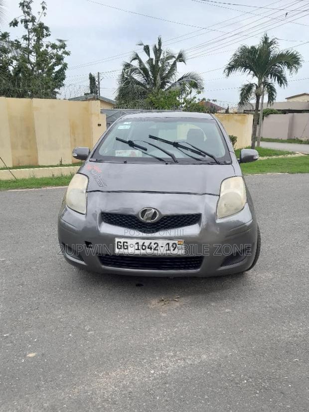 Toyota Vitz 2010 Gray