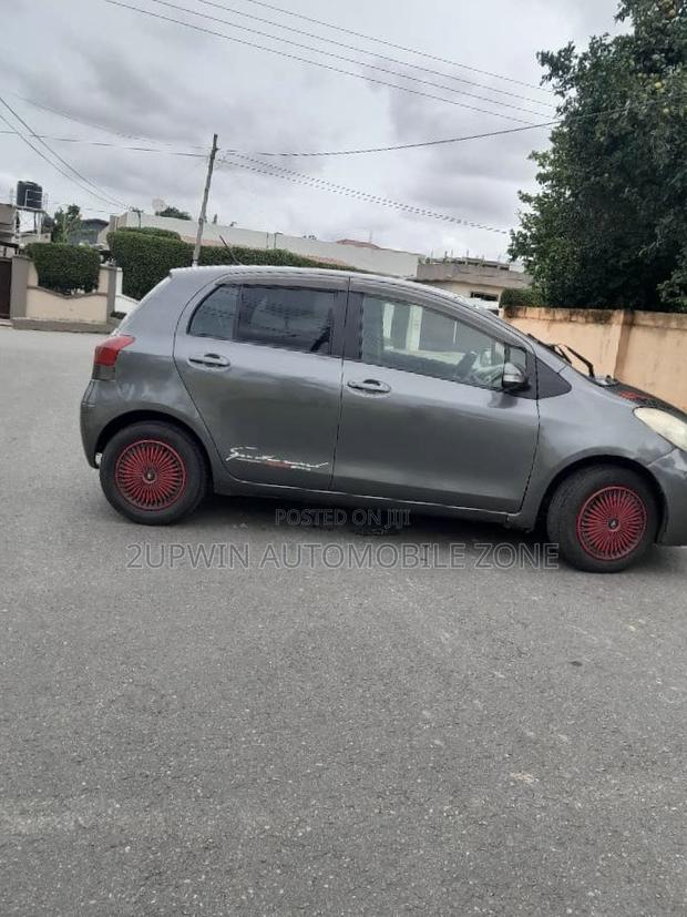 Toyota Vitz 2010 Gray