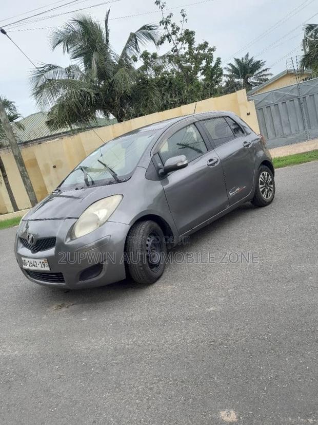 Toyota Vitz 2010 Gray