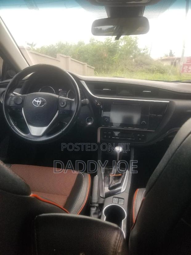 Toyota Corolla SE (1.8L 4cyl 2A) 2019 Blue