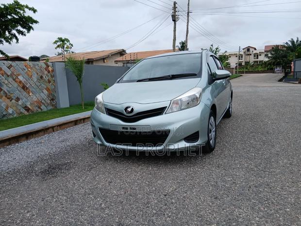 Toyota Vitz 1.0 FWD 5dr 2012 Silver