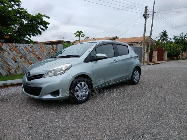 Toyota Vitz 1.0 FWD 5dr 2012 Silver
