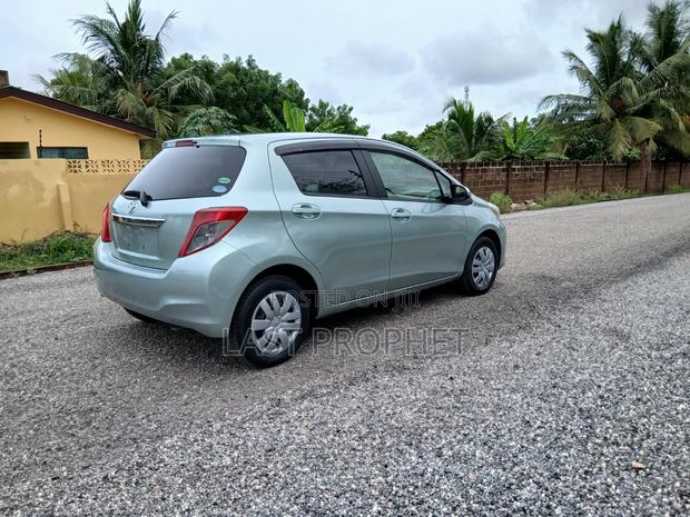 Toyota Vitz 1.0 FWD 5dr 2012 Silver