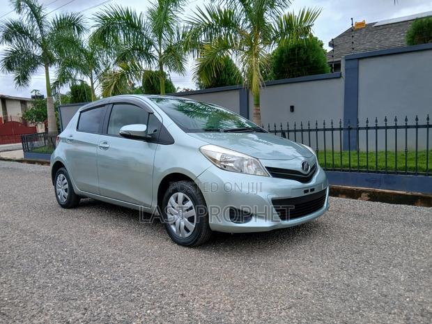 Toyota Vitz 1.0 FWD 5dr 2012 Silver