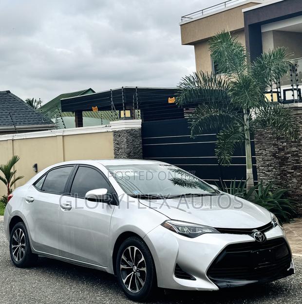 Toyota Corolla LE (1.8L 4cyl 2A) 2018 Silver