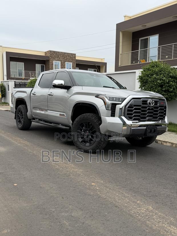 Toyota Tundra 1794 Edition CrewMax 5.5' Bed 2023 Silver