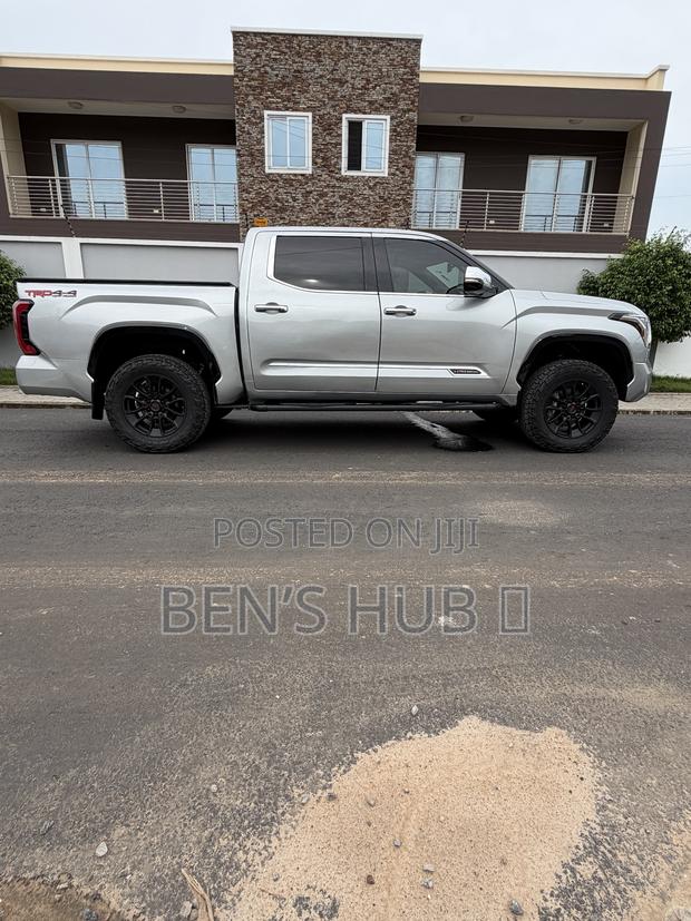 Toyota Tundra 1794 Edition CrewMax 5.5' Bed 2023 Silver