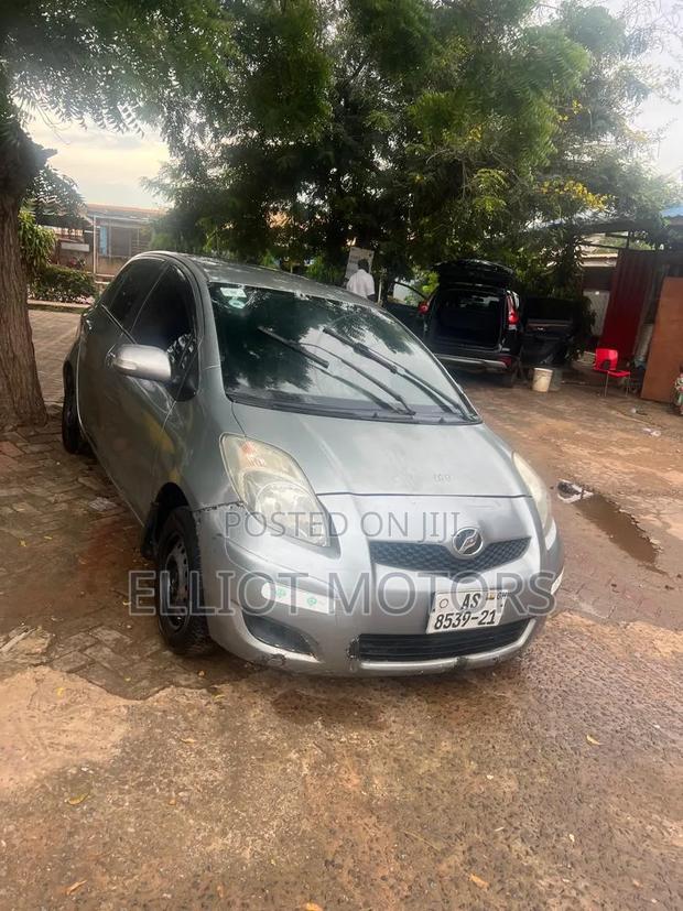 Toyota Vitz 1.0 FWD 3dr 2010 Silver