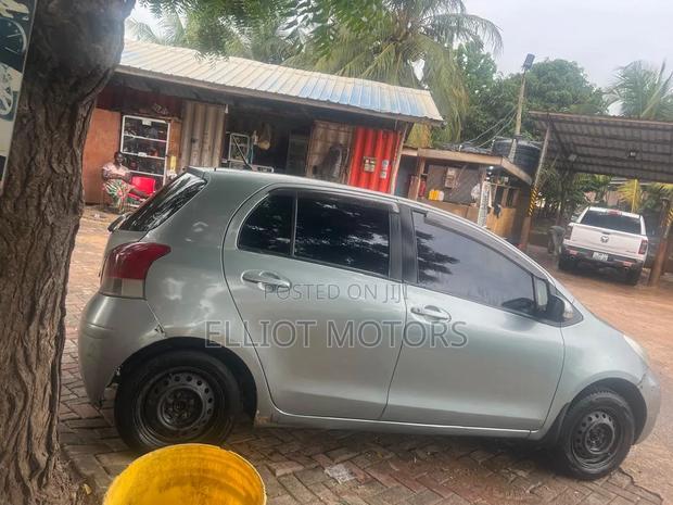 Toyota Vitz 1.0 FWD 3dr 2010 Silver