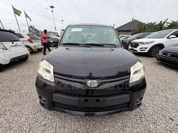 Toyota Sienta 1.5 FWD 2013 Burgundy