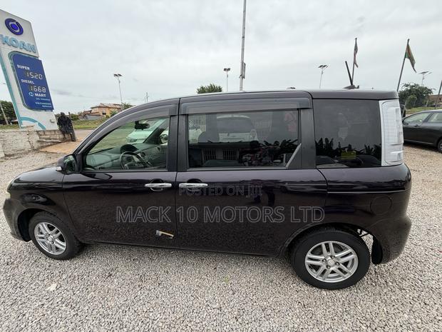 Toyota Sienta 1.5 FWD 2013 Burgundy