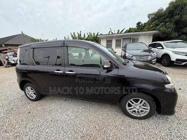Toyota Sienta 1.5 FWD 2013 Burgundy